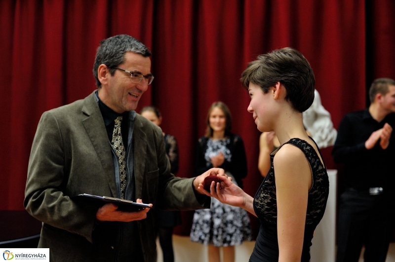 Pályázati Hangverseny - Egy gyűrű mindenek felett