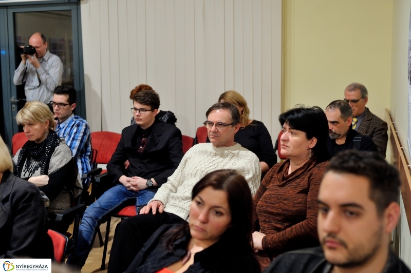 Vörös Postakocsi lapszámbemutató