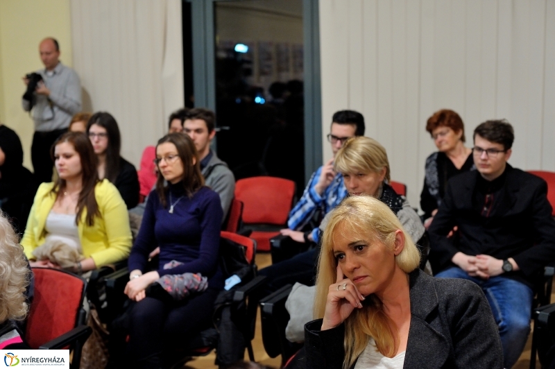 Vörös Postakocsi lapszámbemutató