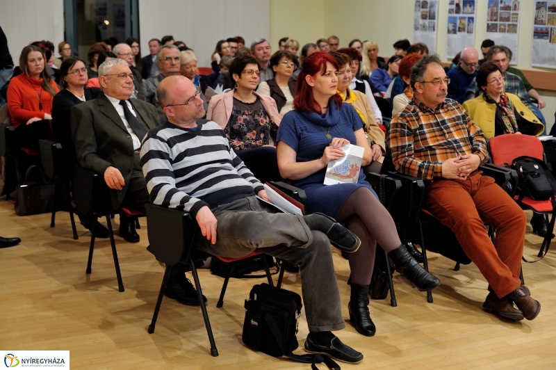 Vörös Postakocsi lapszámbemutató