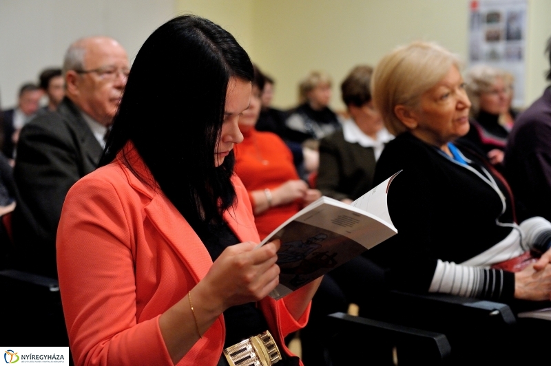 Vörös Postakocsi lapszámbemutató