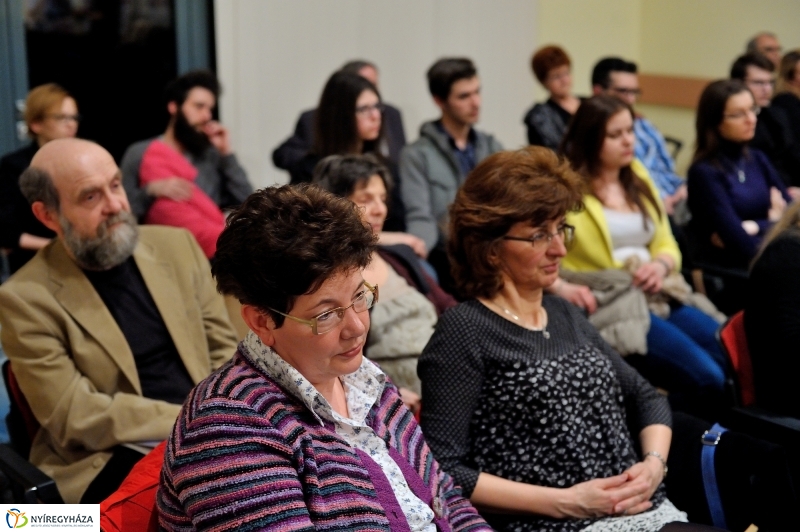 Vörös Postakocsi lapszámbemutató