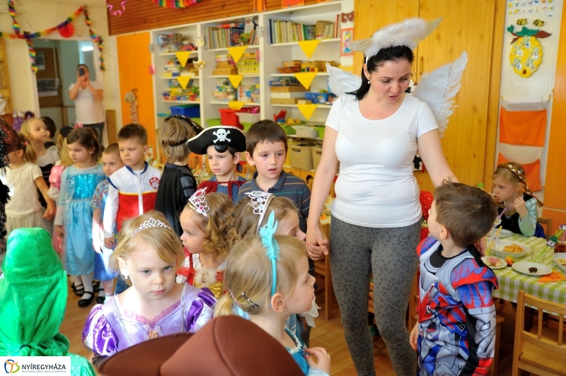 Farsangolás az Eszterlánc óvodában