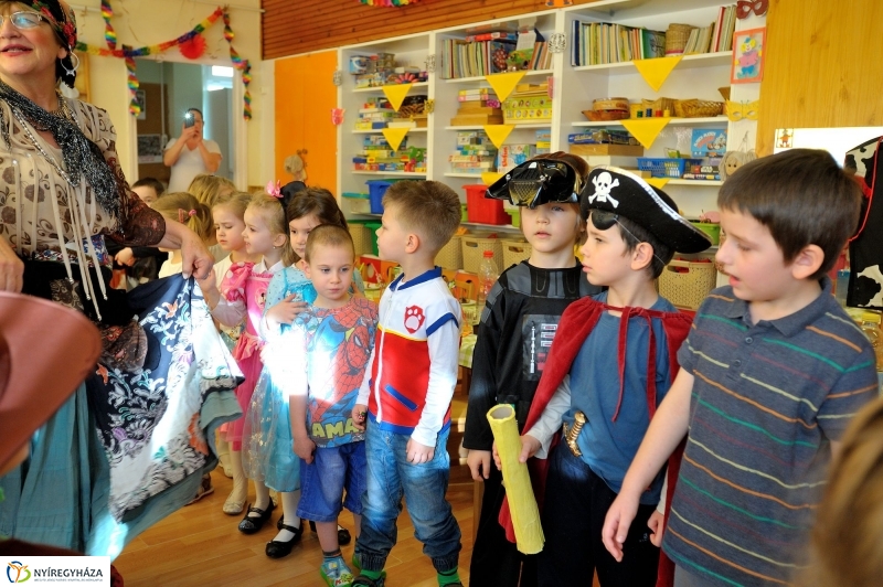 Farsangolás az Eszterlánc óvodában