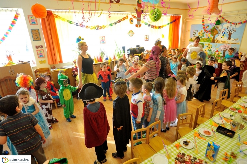 Farsangolás az Eszterlánc óvodában