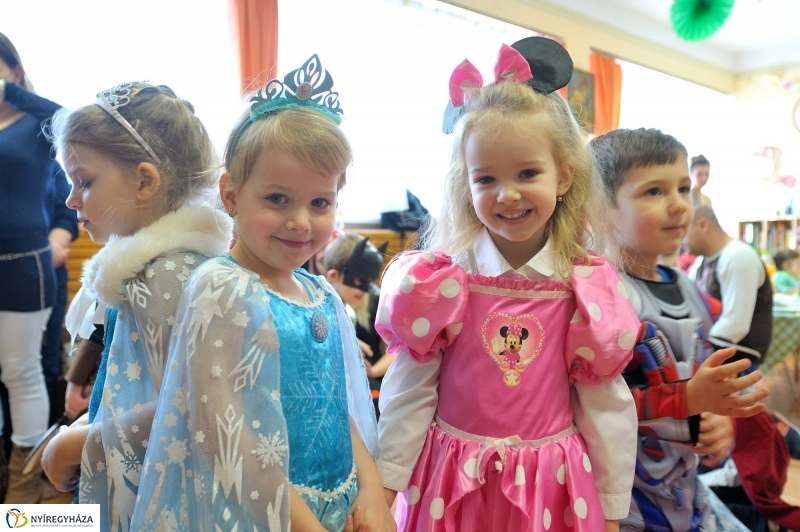 Farsangolás az Eszterlánc óvodában
