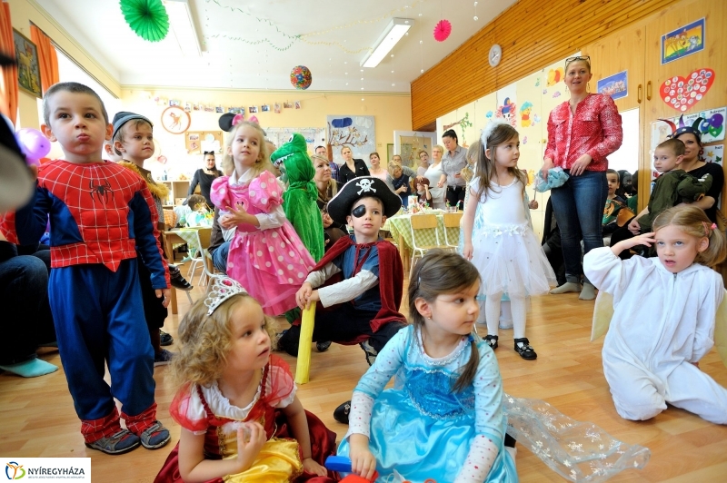Farsangolás az Eszterlánc óvodában