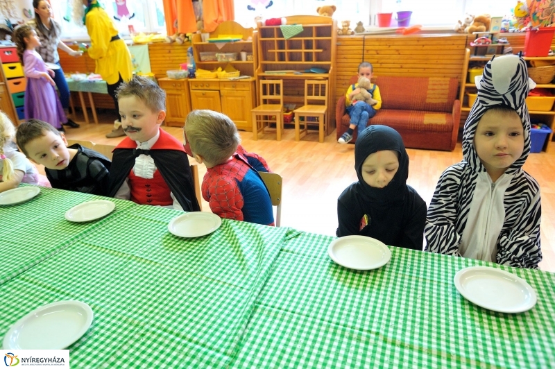 Farsangolás az Eszterlánc óvodában