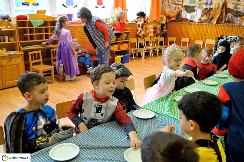 Farsangolás az Eszterlánc óvodában