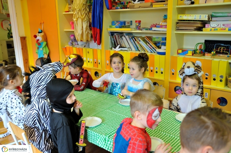 Farsangolás az Eszterlánc óvodában