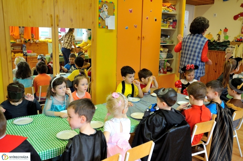Farsangolás az Eszterlánc óvodában