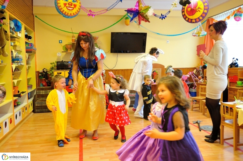 Farsangolás az Eszterlánc óvodában