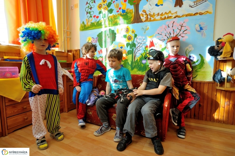 Farsangolás az Eszterlánc óvodában