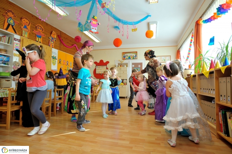 Farsangolás az Eszterlánc óvodában