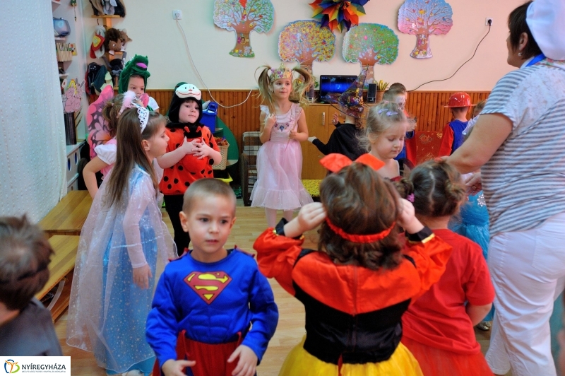 Farsangolás az Eszterlánc óvodában