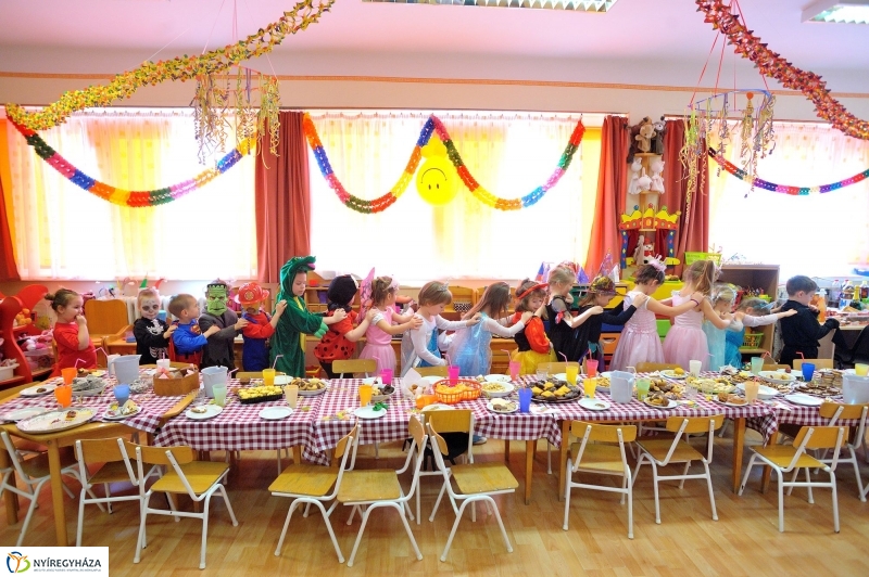 Farsangolás az Eszterlánc óvodában