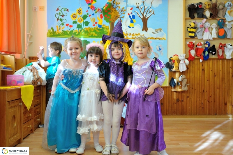Farsangolás az Eszterlánc óvodában