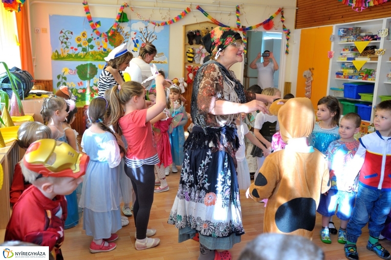 Farsangolás az Eszterlánc óvodában