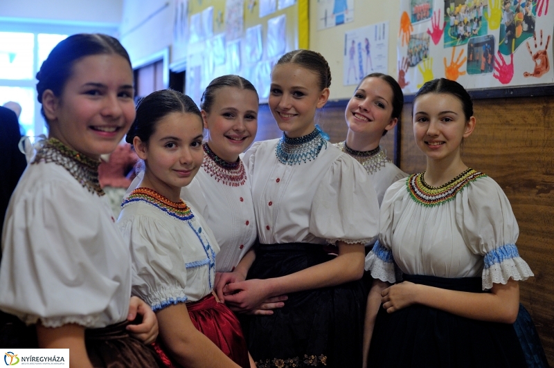 Néptánc verseny a Vécsey iskolában