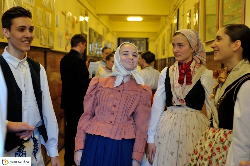 Néptánc verseny a Vécsey iskolában