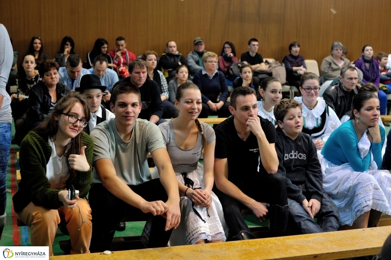 Néptánc verseny a Vécsey iskolában