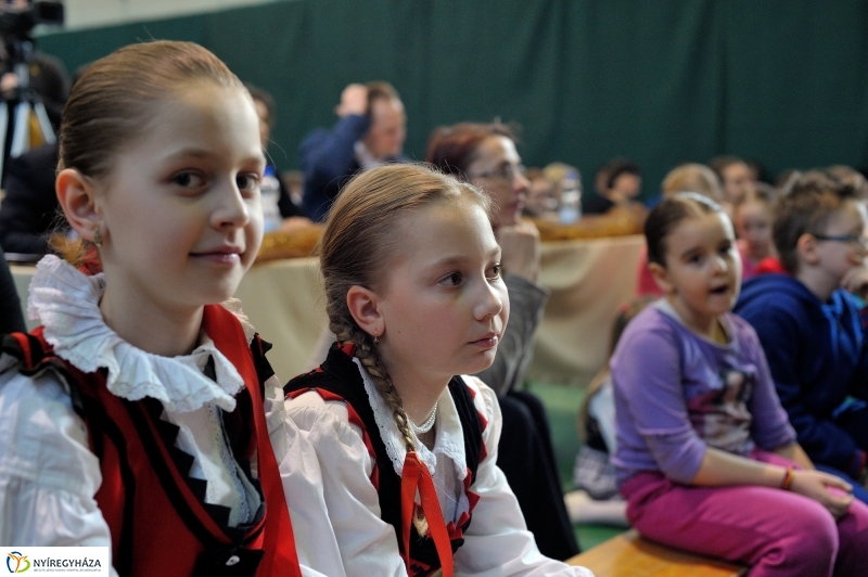 Néptánc verseny a Vécsey iskolában