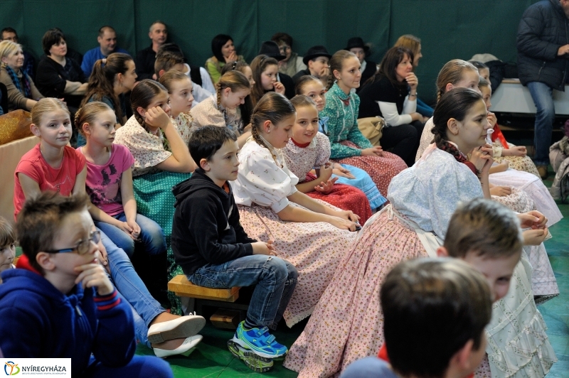 Néptánc verseny a Vécsey iskolában