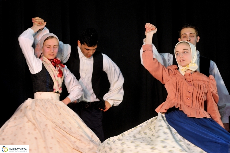 Néptánc verseny a Vécsey iskolában