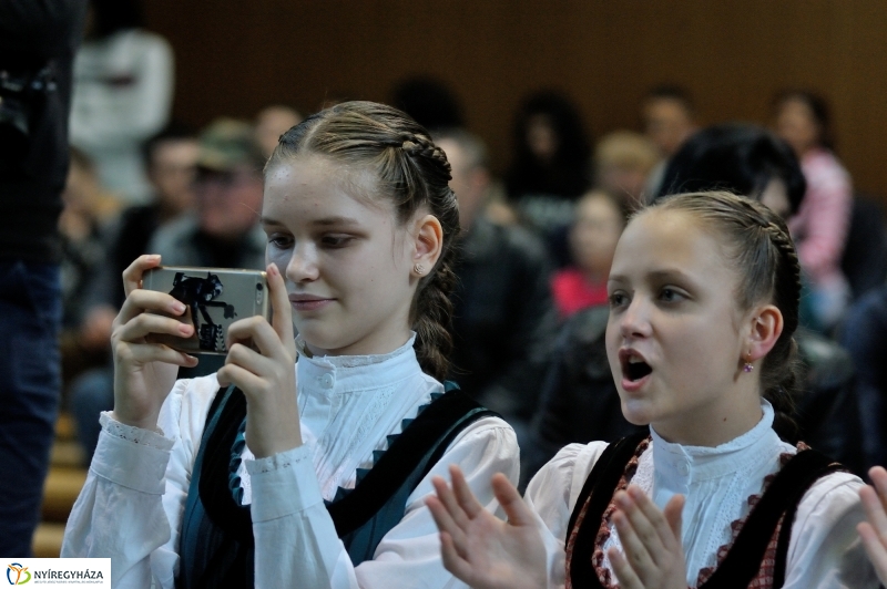 Néptánc verseny a Vécsey iskolában