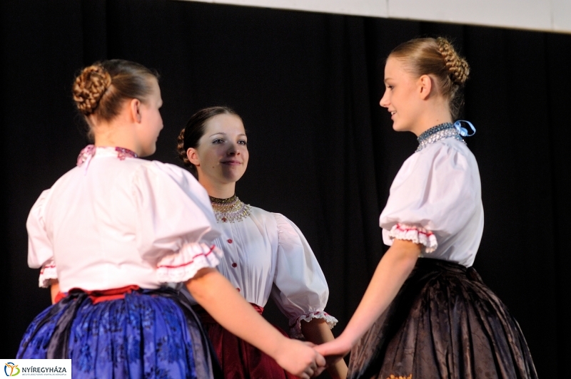 Néptánc verseny a Vécsey iskolában