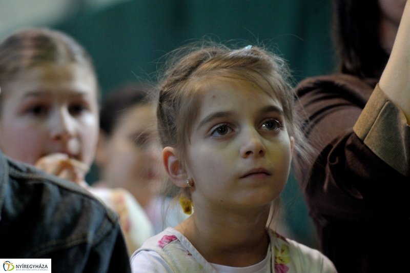 Néptánc verseny a Vécsey iskolában