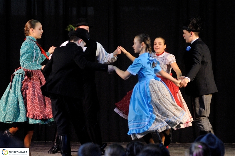 Néptánc verseny a Vécsey iskolában