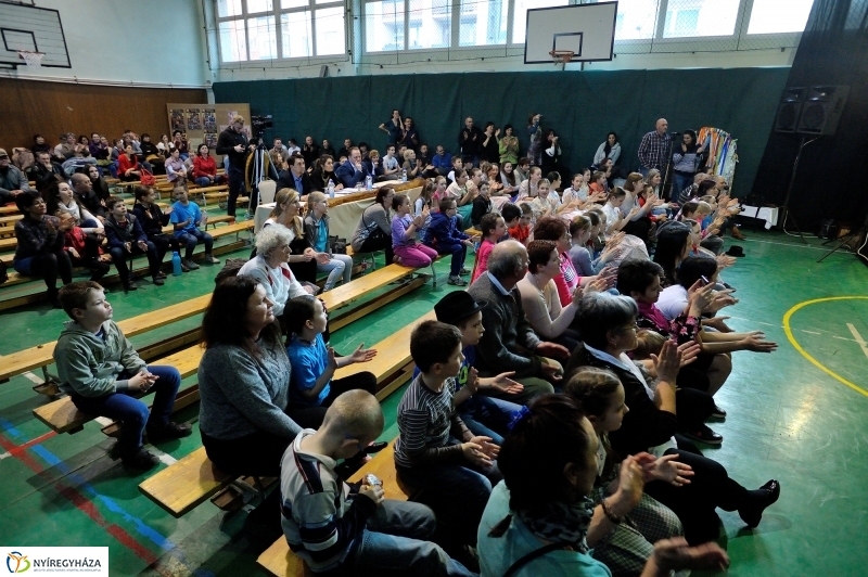 Néptánc verseny a Vécsey iskolában