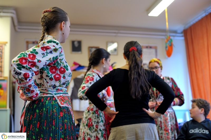 Néptánc verseny a Vécsey iskolában