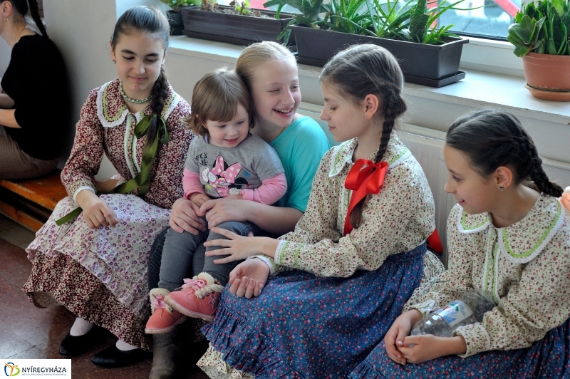 Néptánc verseny a Vécsey iskolában