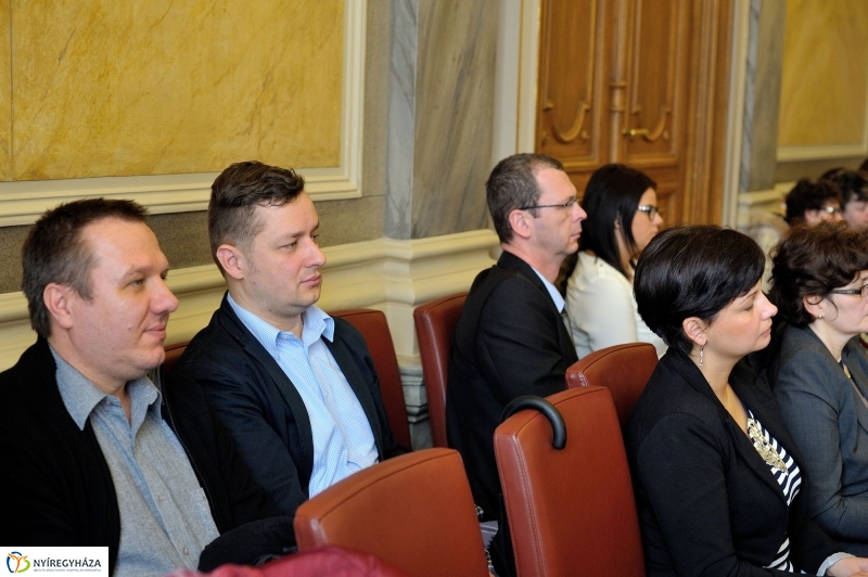 Jelzőrendszeri tanácskozás