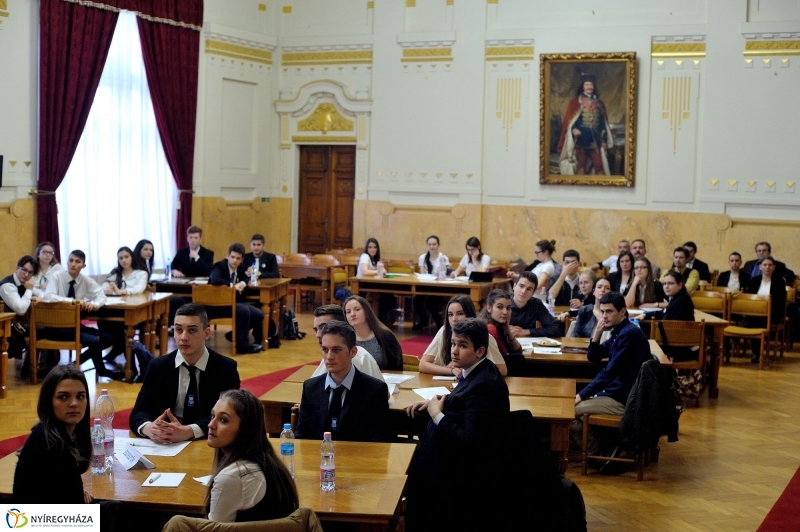 Középiskolai vetélkedő - Túl az első X-en