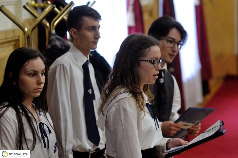 Középiskolai vetélkedő - Túl az első X-en