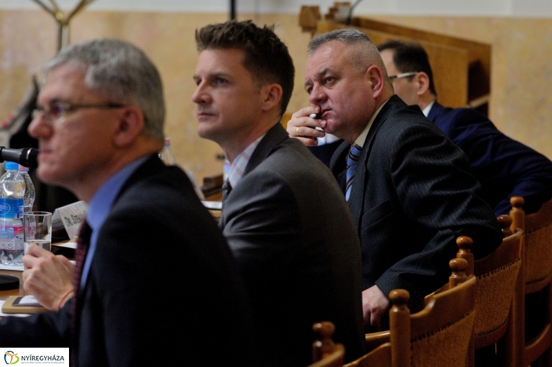 Középiskolai vetélkedő - Túl az első X-en