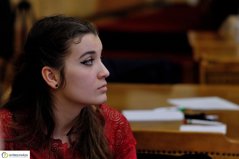 Középiskolai vetélkedő - Túl az első X-en