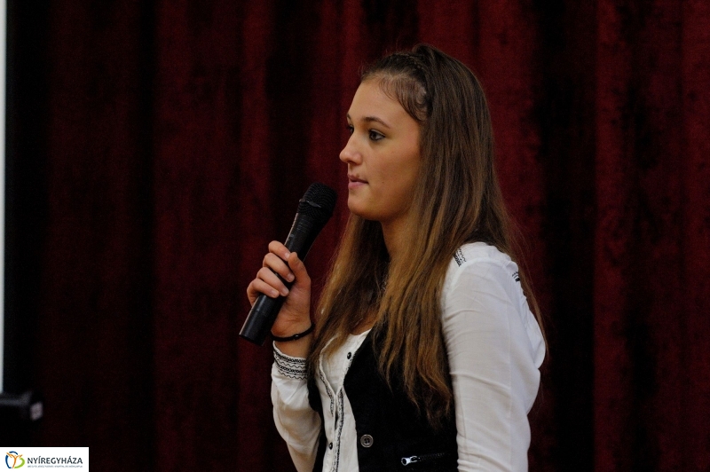 Középiskolai vetélkedő - Túl az első X-en