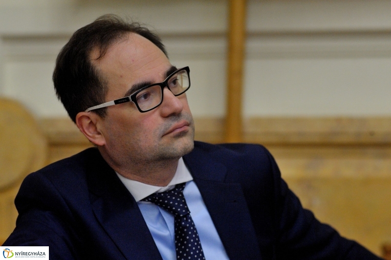 Középiskolai vetélkedő - Túl az első X-en