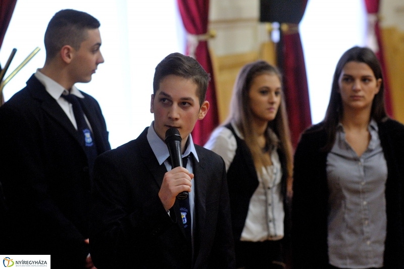 Középiskolai vetélkedő - Túl az első X-en