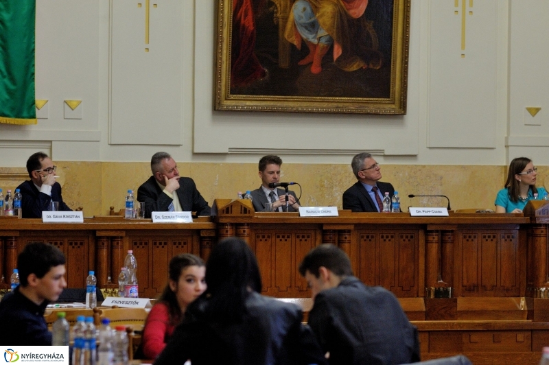 Középiskolai vetélkedő - Túl az első X-en