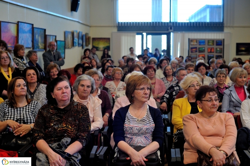 Nőnapi zenés irodalmi délután a könyvtárban