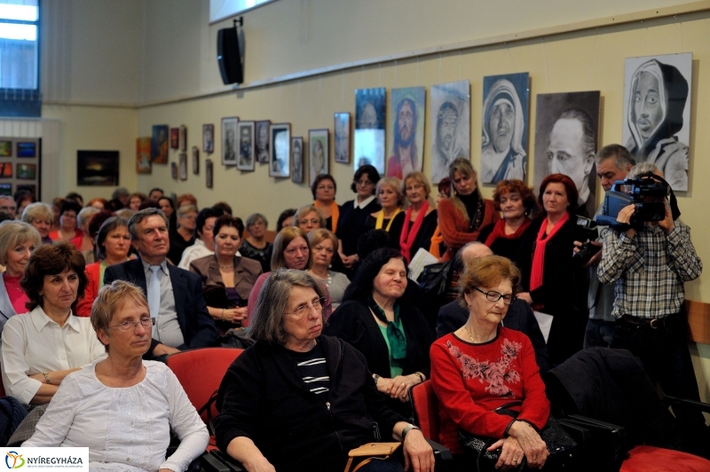 Nőnapi zenés irodalmi délután a könyvtárban