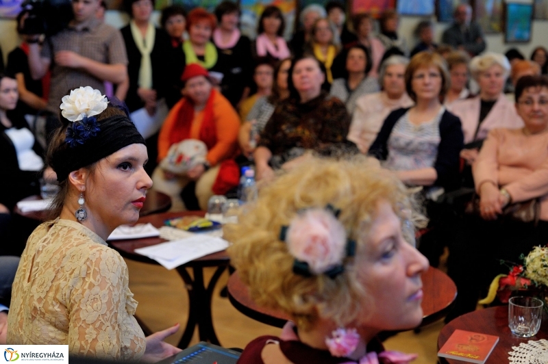 Nőnapi zenés irodalmi délután a könyvtárban