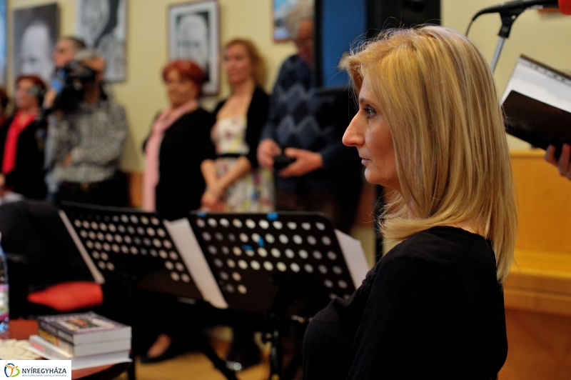 Nőnapi zenés irodalmi délután a könyvtárban