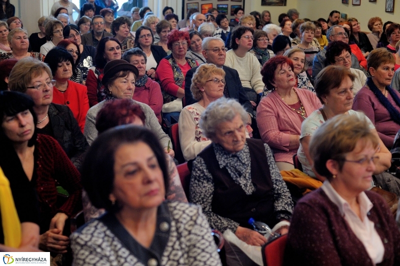 Nőnapi zenés irodalmi délután a könyvtárban