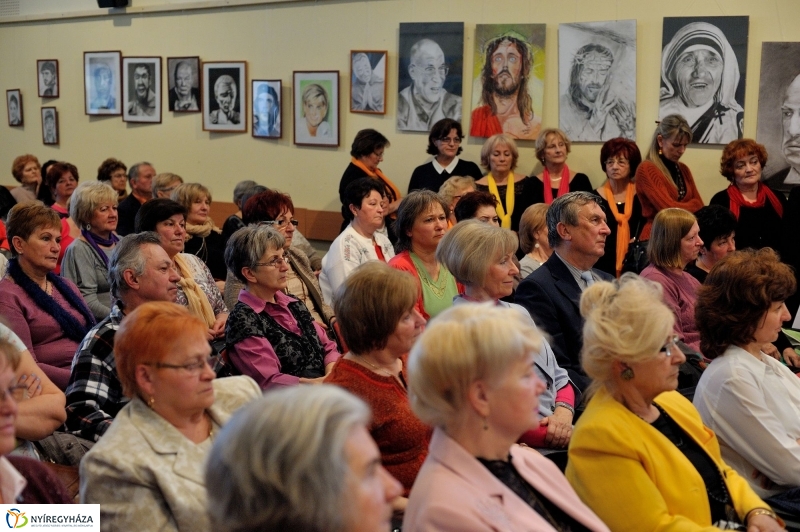 Nőnapi zenés irodalmi délután a könyvtárban